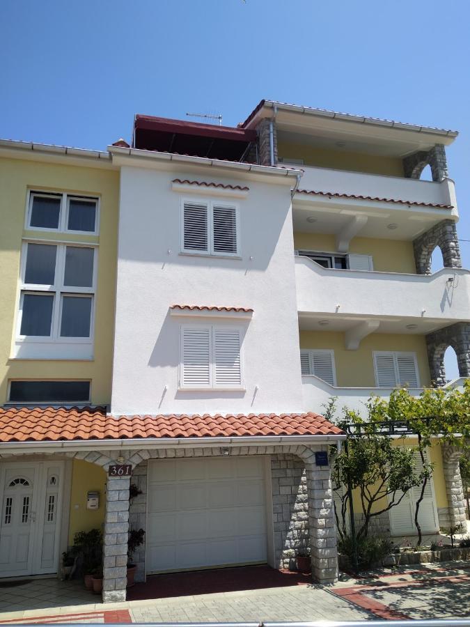 Apartments Mlacovic Rab Town Exterior photo